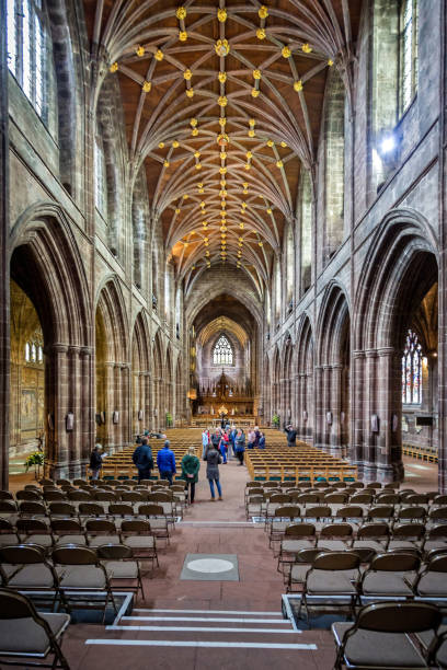 la nef de la cathédrale de chester prise à chester, cheshire, royaume-uni - chester england chester cathedral uk england photos et images de collection