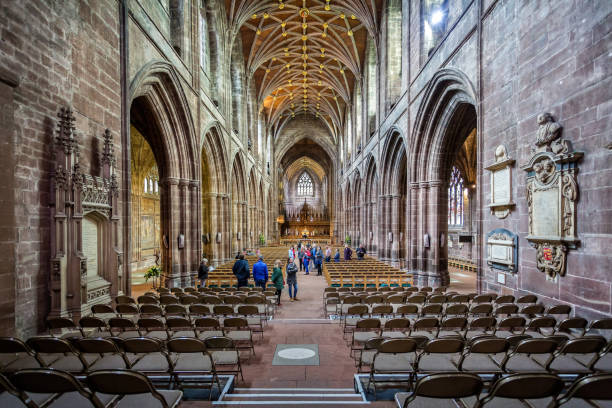 la nef de la cathédrale de chester prise à chester, cheshire, royaume-uni - chester england chester cathedral uk england photos et images de collection