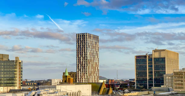 skyline de cardiff con torre privada de alojamiento para estudiantes en el centro - 6731 fotografías e imágenes de stock