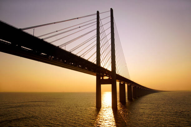 öresund bridge near malmö, sweden - suspension railway stock-fotos und bilder