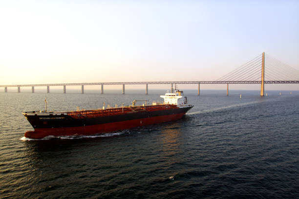 the chemical tanker "seychelles pioneer" at öresund bridge near malmö, sweden - suspension railway imagens e fotografias de stock