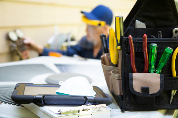 servizi tecnici esterni alle unità ca e al generatore. - service worker foto e immagini stock