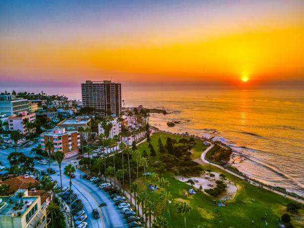 ラ・ホヤコーブの夕日 - california san diego california beach coastline ストックフォトと画像