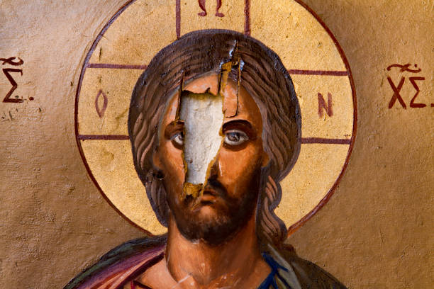 devastated fresco of jesus christ in  church in syria - jihad imagens e fotografias de stock