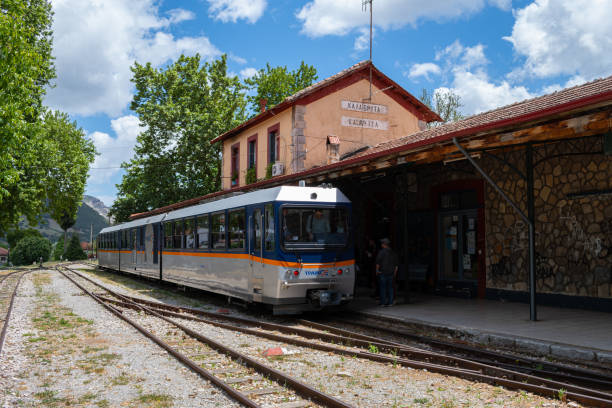 the odontotos rack railway at kalavrita train station - rack railway imagens e fotografias de stock