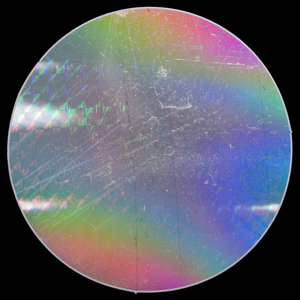 빛나는 둥근 네온 스티커. 검은 색 배경에 고립 된 멋진 금속 홀로그램 스티커 테이프 모양. - hologram 뉴스 사진 이미지