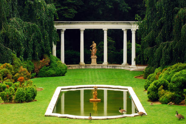 Garden path with focus on the center of the photo