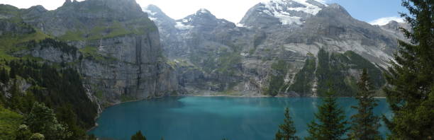 美しいエスキーネン湖の景色 - european alps mountain beauty in nature oeschinen lake ストックフォトと画像