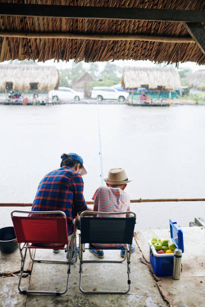 istock Teaching his son fishing 1278435051