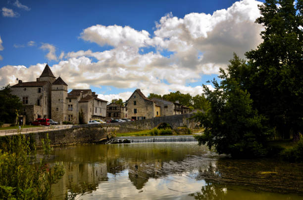 nerac, french destination on baise river. - baize imagens e fotografias de stock