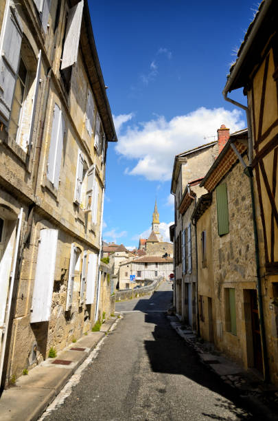 nerac, french destination on baise river. - baize imagens e fotografias de stock