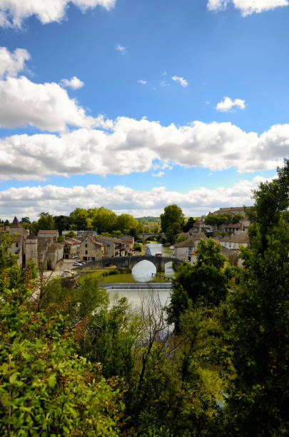 nerac, french destination on baise river. - baize imagens e fotografias de stock