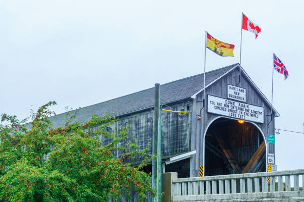 longest covered bridge in the world, in hartland - saint johns river imagens e fotografias de stock