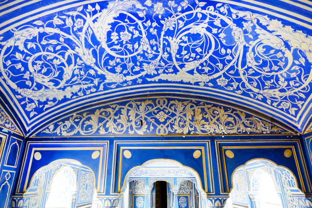 arch in indigo blue - jaipur city palace imagens e fotografias de stock