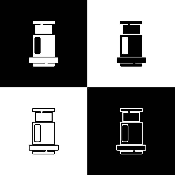 ilustraciones, imágenes clip art, dibujos animados e iconos de stock de establezca el icono del método de café aeropress aislado sobre fondo blanco y negro. dispositivo para preparar café. vector - coffee aromatherapy black black coffee