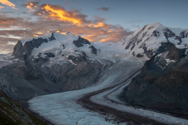 monte rosa and gorner glacier at sunset wuth clouds - zermatt switzerland - liskamm imagens e fotografias de stock