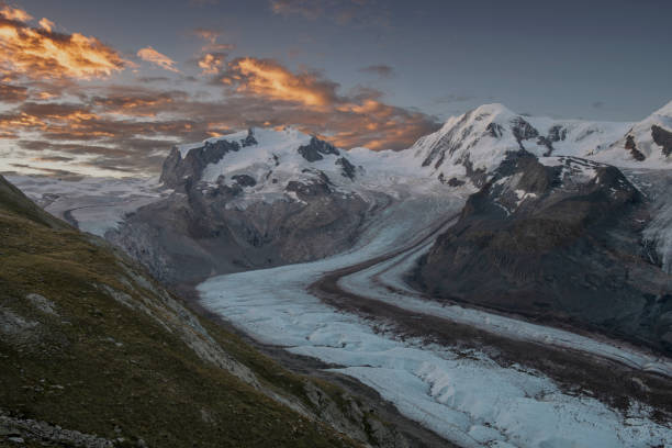 lodowiec monte rosa i gorner o zachodzie słońca - zermatt szwajcaria - liskamm zdjęcia i obrazy z banku zdjęć