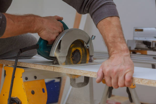 istock Hand electric sawfor cutting wooden laminated shelves 1278490136