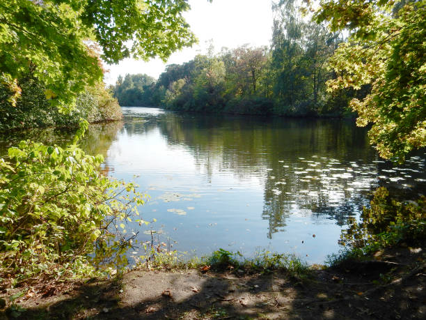 istock early autumn on the lake 1278494988