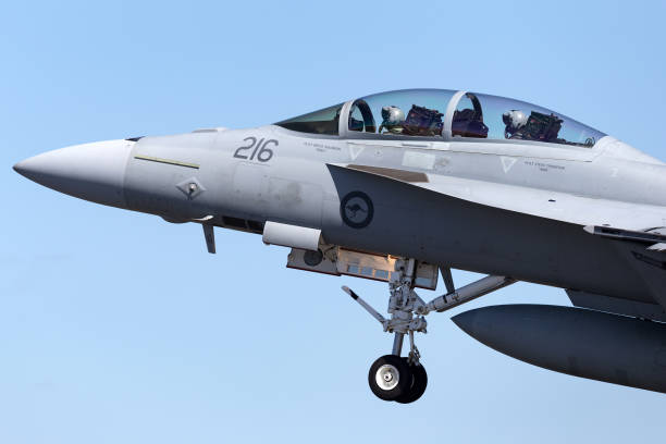 royal australian air force boeing f/a-18f fighter aircraft taking off from avalon airport. - military airplane mcdonnell douglas fa 18 hornet military fighter plane imagens e fotografias de stock
