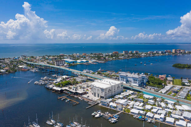 foto drone aereo fort myers, florida - fort myers foto e immagini stock