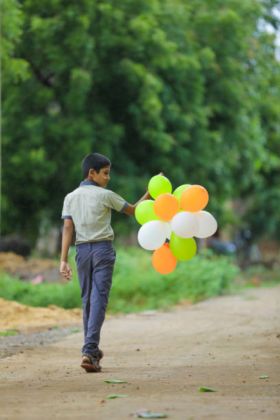 istock young indian child with tricolor balloon 1278518454