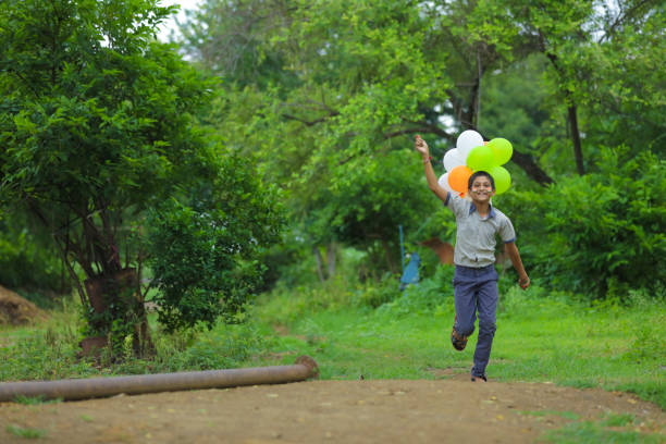 istock young indian child with tricolor balloon 1278518547