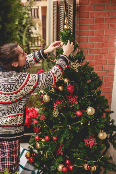 istock Decorating the Christmas tree in pajamas 1278543809