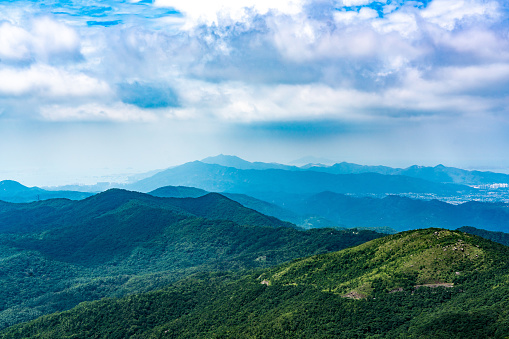 Mountains are distributed in Nikko National Park, and plateaus spread out at the foot of these mountains, and there are lakes, waterfalls, and beautiful autumnal canyons caused by volcanic activity.