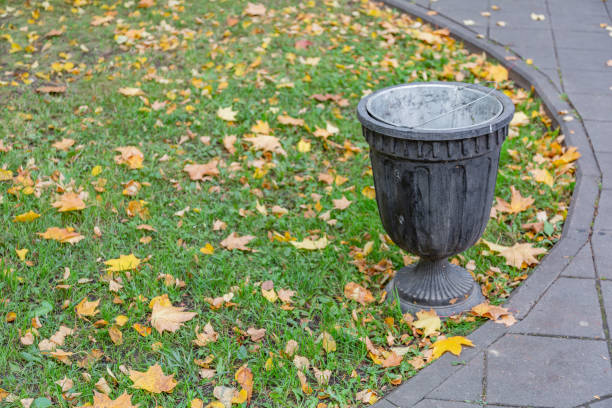 istock Street waste bin in city park 1278553290