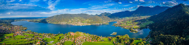 テガーンシー湖。自然の中の美しさ。秋の空中パノラマショット。旅行場所の夕日 - lake lake tegernsee tegernsee mountain ストックフォトと画像