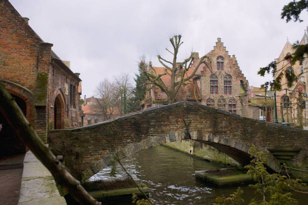 Bonifatiusbrug (Boniface Bridge): a narrow, pretty little old bridge over the Bakkersrei canal at the corner of Arentshof (Arents Park), Brugge, Belgium