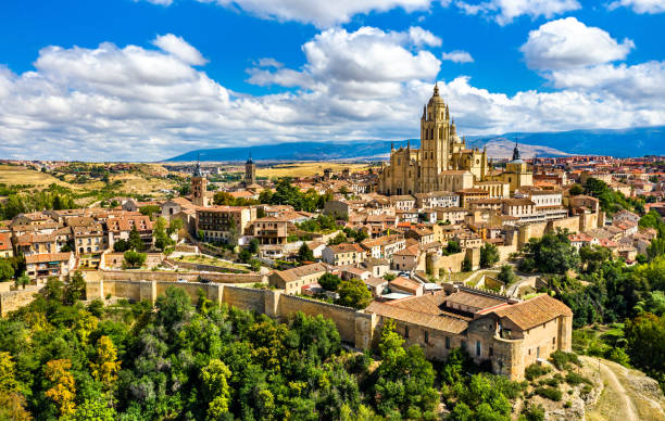 aerial view of segovia with the cathedral in spain - alcazar palace imagens e fotografias de stock