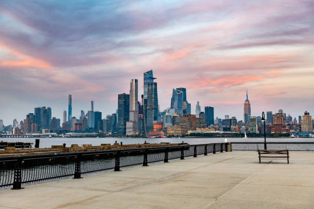 vista skyline di new york da hoboken - manhattan new york city night skyline foto e immagini stock