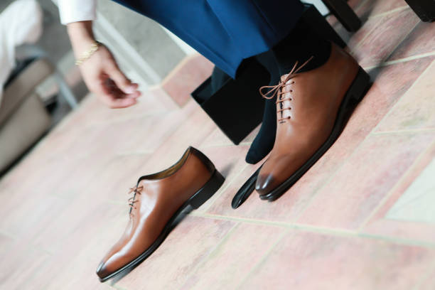 istock Man who puts shoes in close-up 1278593962