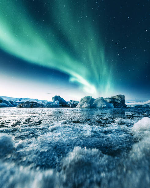 aurore boréale à jokulsarlon - iceland nature glacier ice photos et images de collection