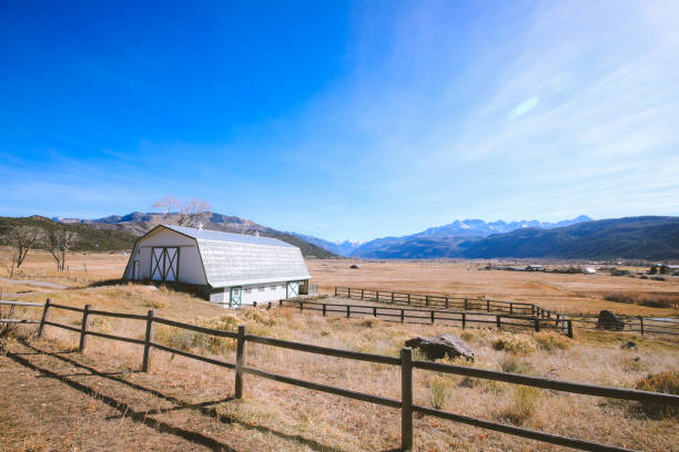 istock Country house in autumn 1278670111