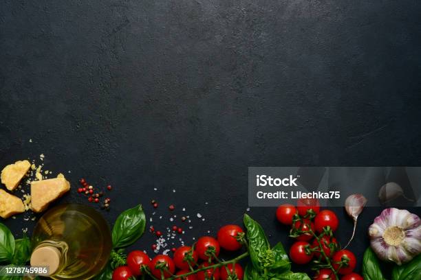 Culinary Background With Traditional Ingredients Of Italian Cuisine - Fotografias de stock e mais imagens de Plano de Fundo