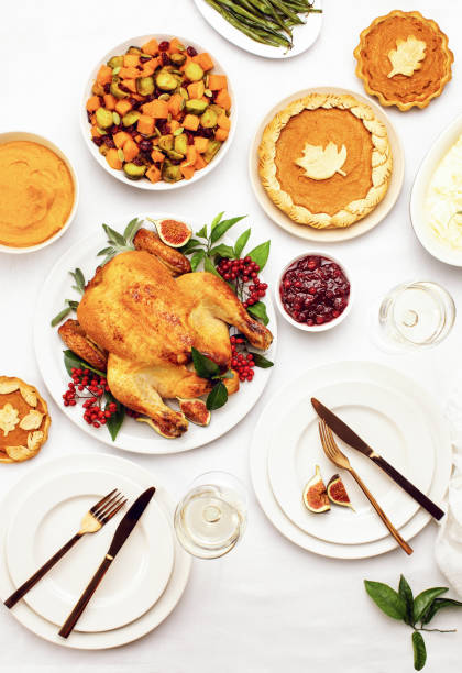 thanksgiving dinner tablesetting, overhead view - tablesetting imagens e fotografias de stock