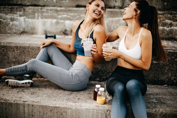 Delicious and strong smoothie Women preparing for training outdoor, drinking smooothie asphalt basketball court stock pictures, royalty-free photos & images