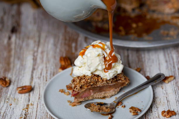 Apple pie Apple pie with ice cream and caramel apple pie a la mode stock pictures, royalty-free photos & images
