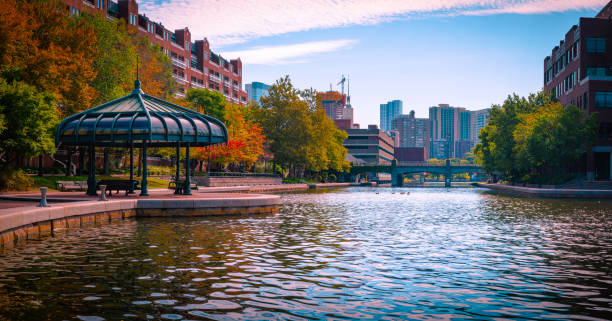 autumn landscape of boston city at the lechmere canal park - boston sunset city bridge imagens e fotografias de stock