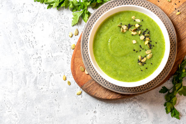 Green vegetable cream soup