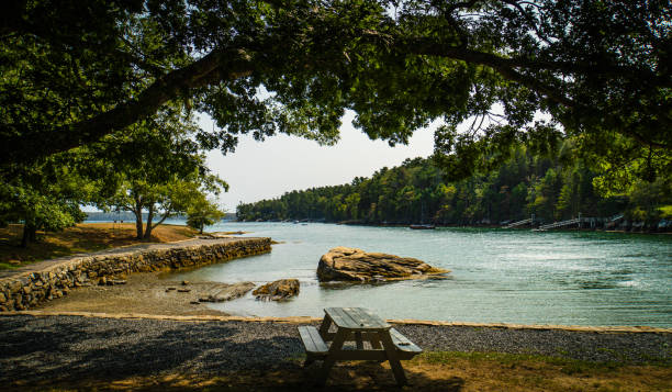 парк барретта в бутбей-харбор, штат мэн - pemaquid maine стоковые фото и изображения