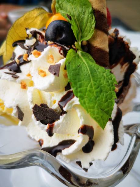 Icecreme with choclate and mint