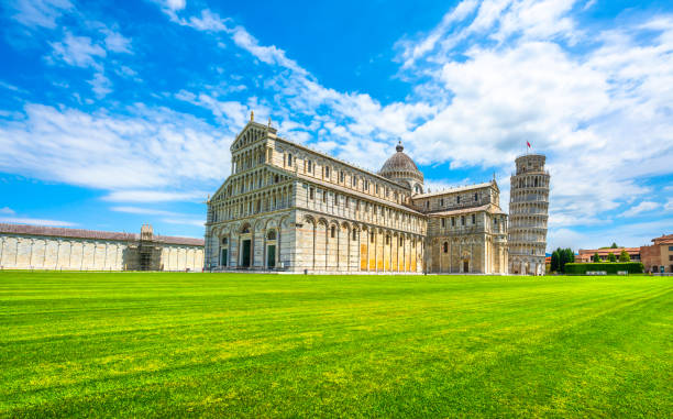 pisa, miracle square. cathedral duomo and leaning tower of pisa. tuscany, italy - cityscape pisa italy leaning tower of pisa imagens e fotografias de stock