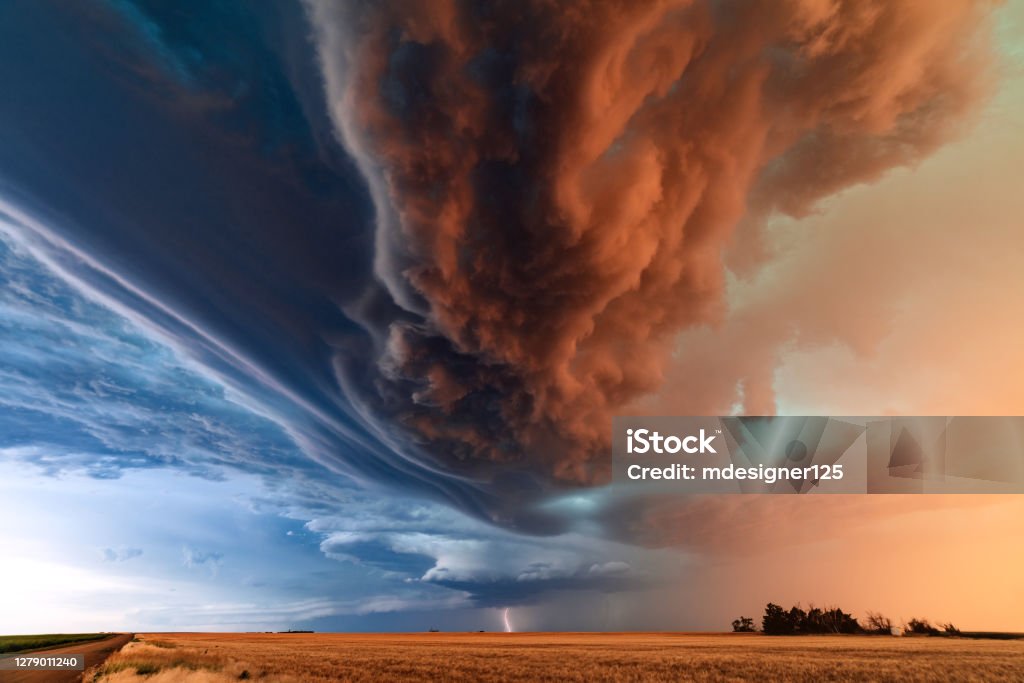 Supercell thunderstorm with dramatic storm clouds Supercell thunderstorm with dramatic storm clouds at sunset during a severe weather outbreak in Kansas. Storm Stock Photo