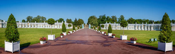 Catherine's Palace buildings facing main Palace and Gate to Grand Chinese Bridge in Pushkin, St Petersburg, Russia Catherine's Palace buildings facing main Palace and Gate to Grand Chinese Bridge in Pushkin, St Petersburg, Russia on 22 July 2019 st petersburg catherine palace palace russia stock pictures, royalty-free photos & images