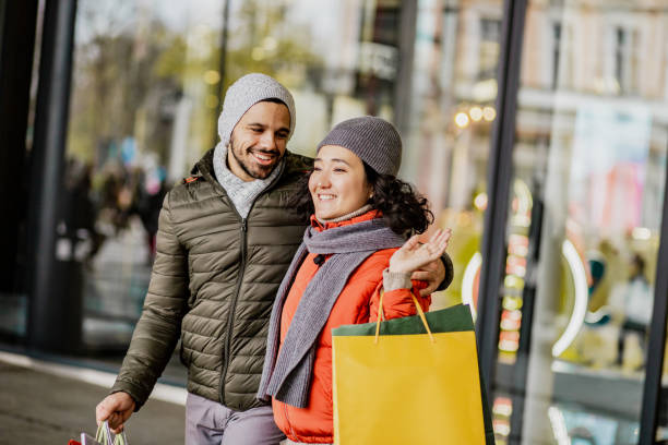 istock Couple in Christmas shopping 1279043799