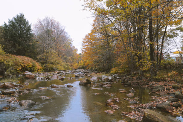 hoosic river im herbst - hoosic stock-fotos und bilder